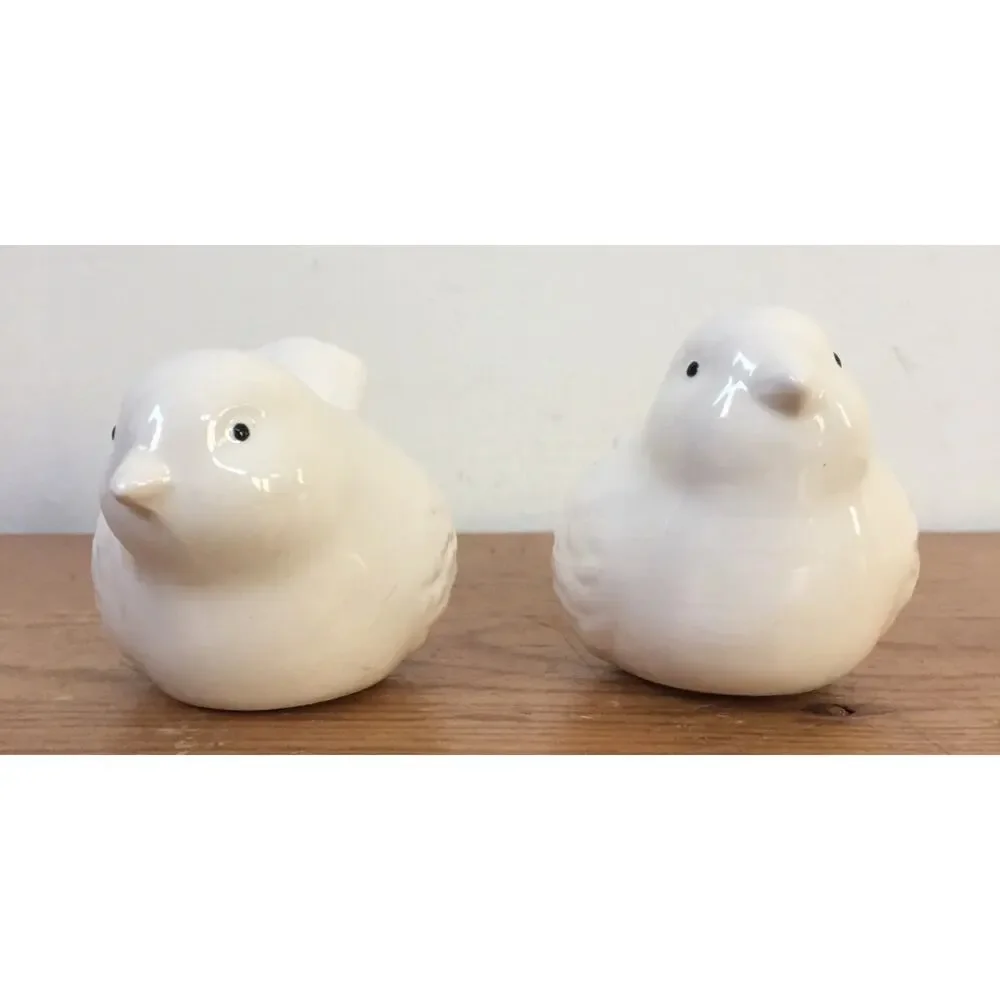 Vtg Pier 1 Imports Birds Chickadees Ceramic White Glazed Salt Pepper Shakers